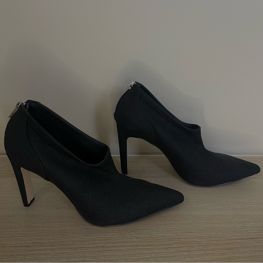 Jewel Badgley Mischka Black Metallic Bootie Heels size 8.5